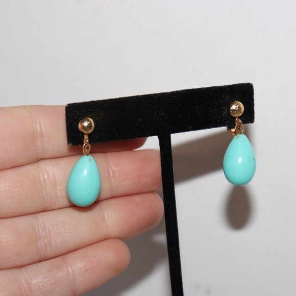 Beautiful vintage gold and dangling turquoise clip-on earrings 1 1/8" - Picture 3 of 5